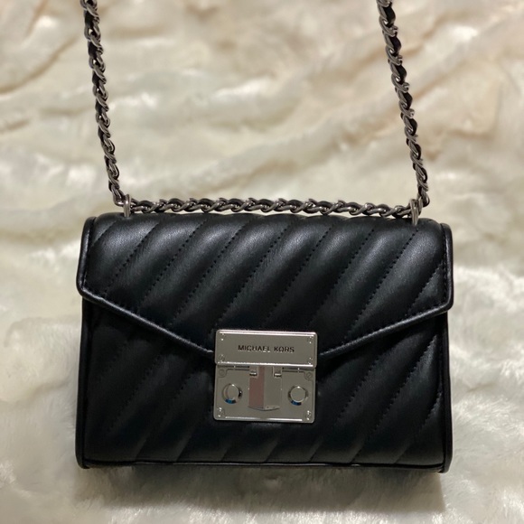 100% Authentic Michael Kors - Picture 2 of 3